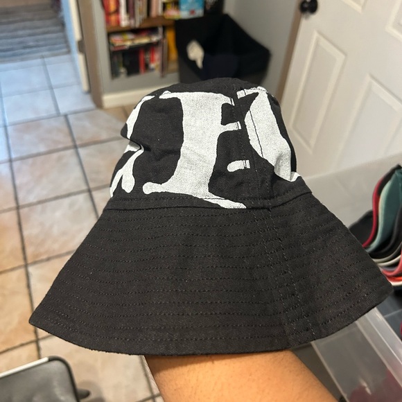 Vyner Articles Exclusive Vilma Bucket Hat - Picture 2 of 4